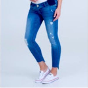 Seven7 frayed hem maternity skinny Jean